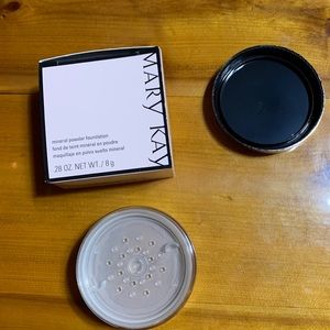 NIB Mary Kay mineral powder foundation Beige 2